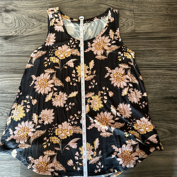 Old Navy Floral Scoop Top Size Small - Picture 5 of 8